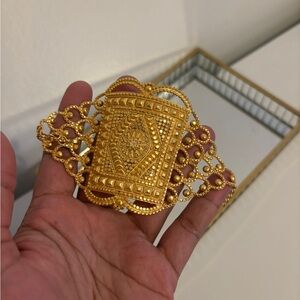 Elegant Gold Bracelet for Women